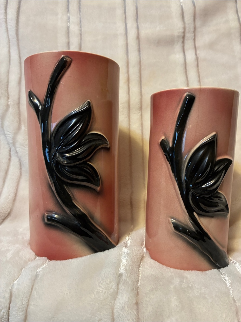 Vintage MCM Royal Copley Pair of Pink Ceramic Vases with Black Floral Leaf - Picture 1 of 1